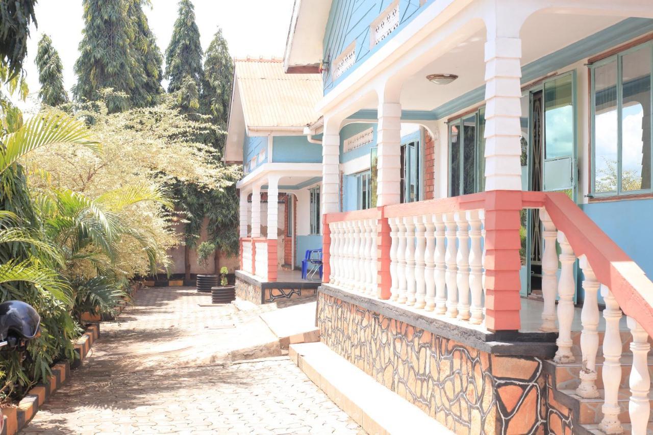 Emmas' Guest House Kampala Exterior foto